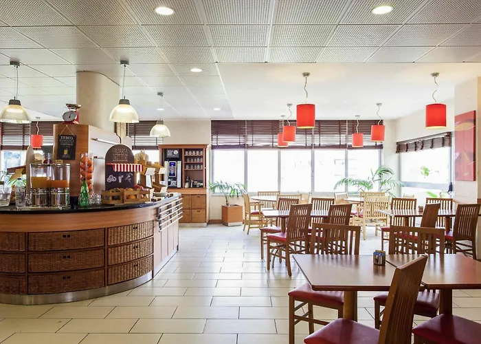 Ibis Jose Malhoa Hotel 2*