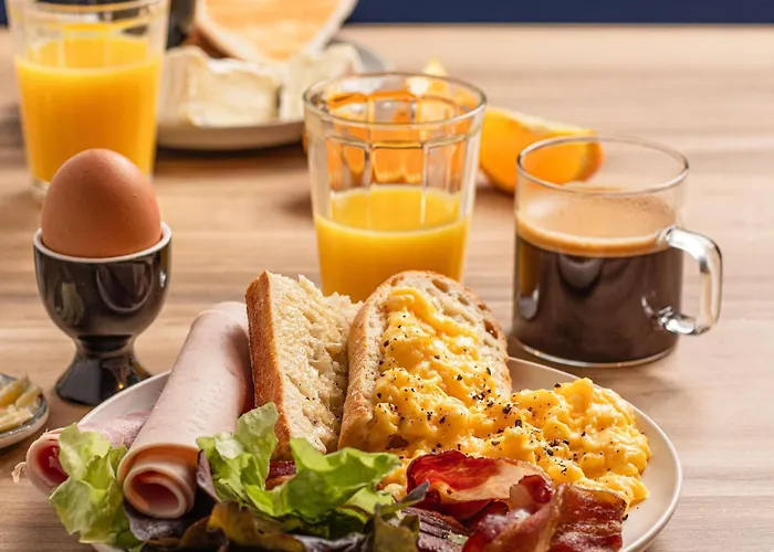 Ibis Jose Malhoa Hotel