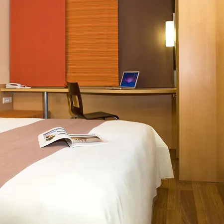 Ibis Jose Malhoa 2*