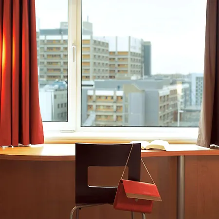Ibis Jose Malhoa Hotel